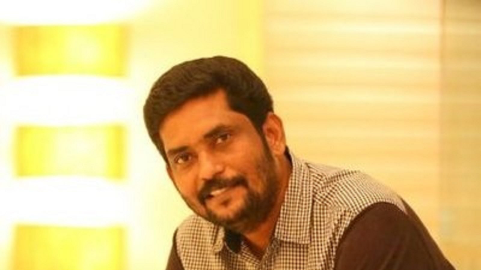 திரையரங்குகளுக்கு செல்ல கொரோனா தடுப்பூசி கட்டாயம் - மாநாடு பட தயாரிப்பாளர் அதிருப்தி