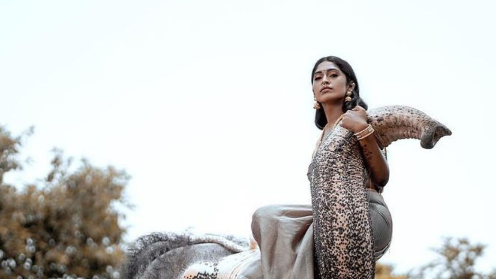 Bigg Boss Suruthi : யானை மீது கம்பீரமாக அமர்ந்திருக்கும் பிக்பாஸ் சுருதி.. வைரலாகும் புகைப்படம்