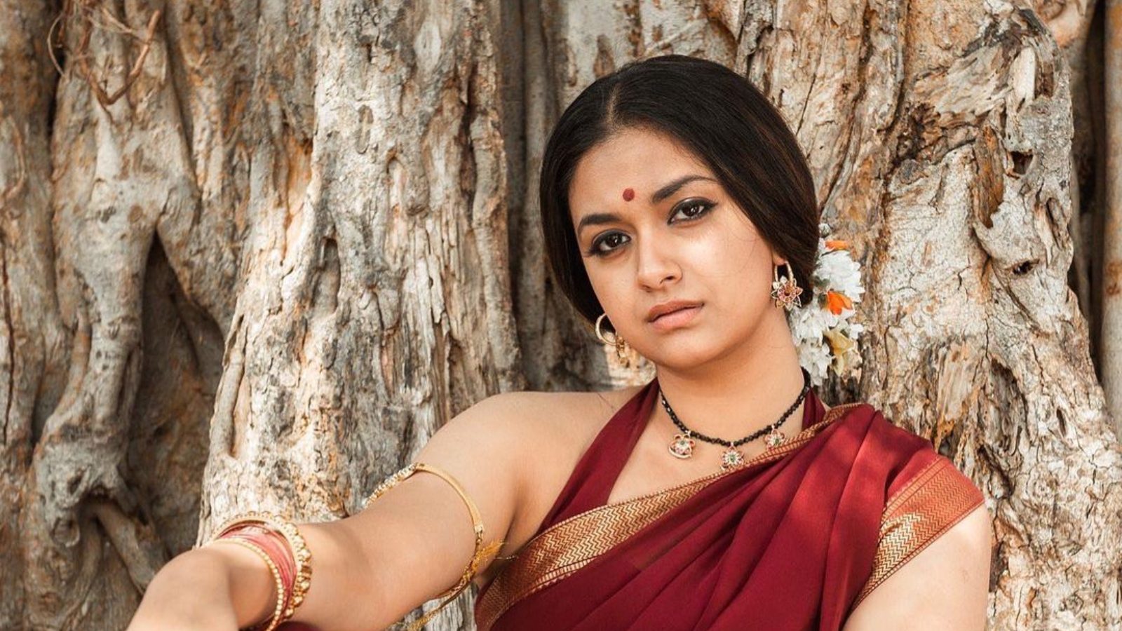 மரக்கார் படத்தில் கம்பீரமான லுக்கில் கீர்த்தி சுரேஷ்- வைரல் படங்கள்