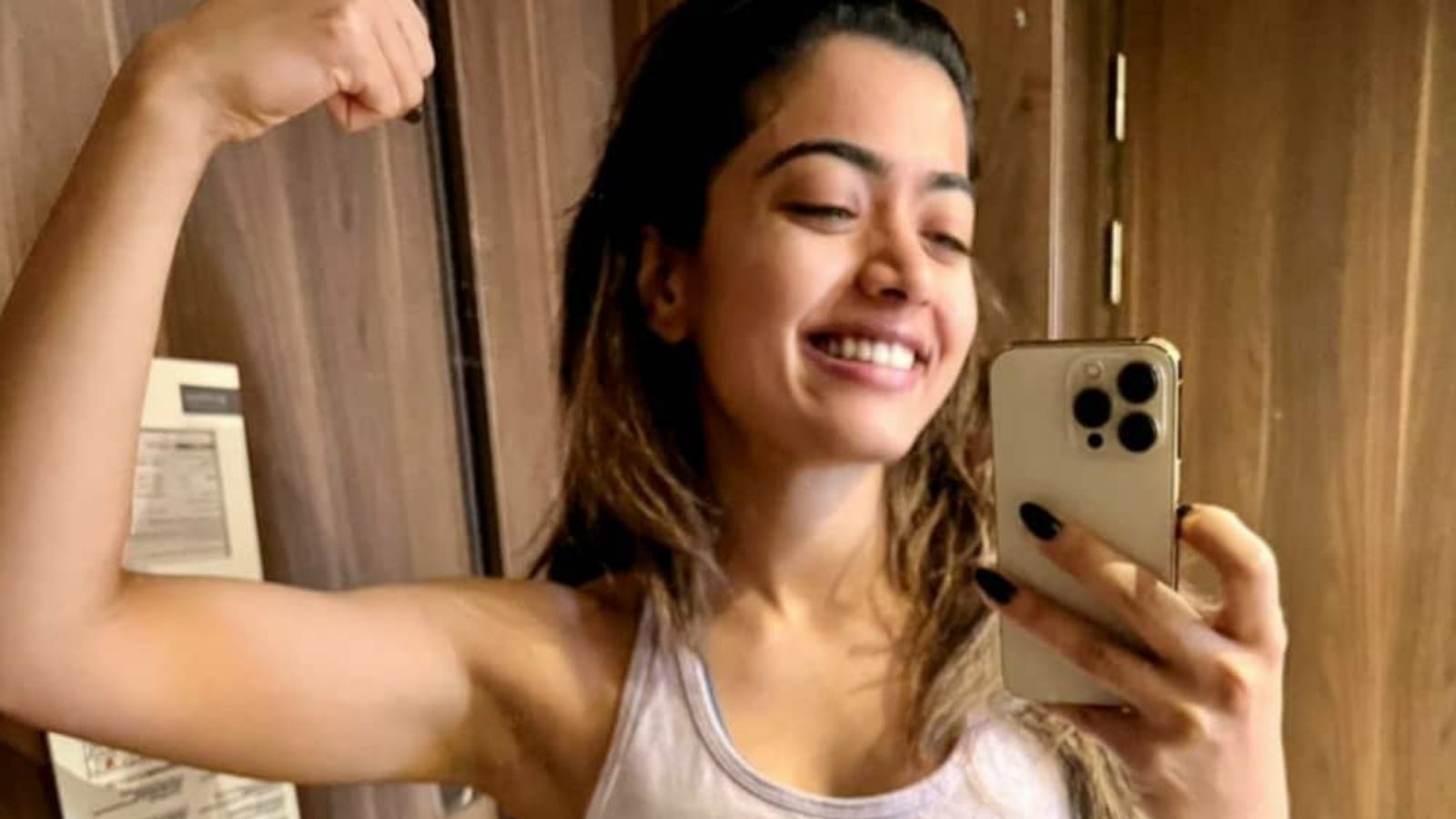 வெக்கேஷன் சென்றால் கூட வொர்க் அவுட் செய்யும் ராஷ்மிகா..