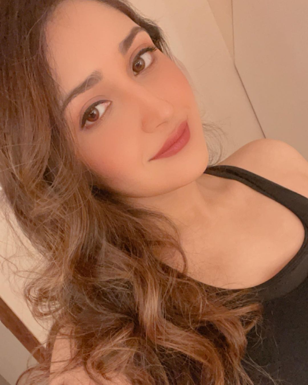  நடிகை சாயிஷா ( Image : Instagram @sayyeshaa)