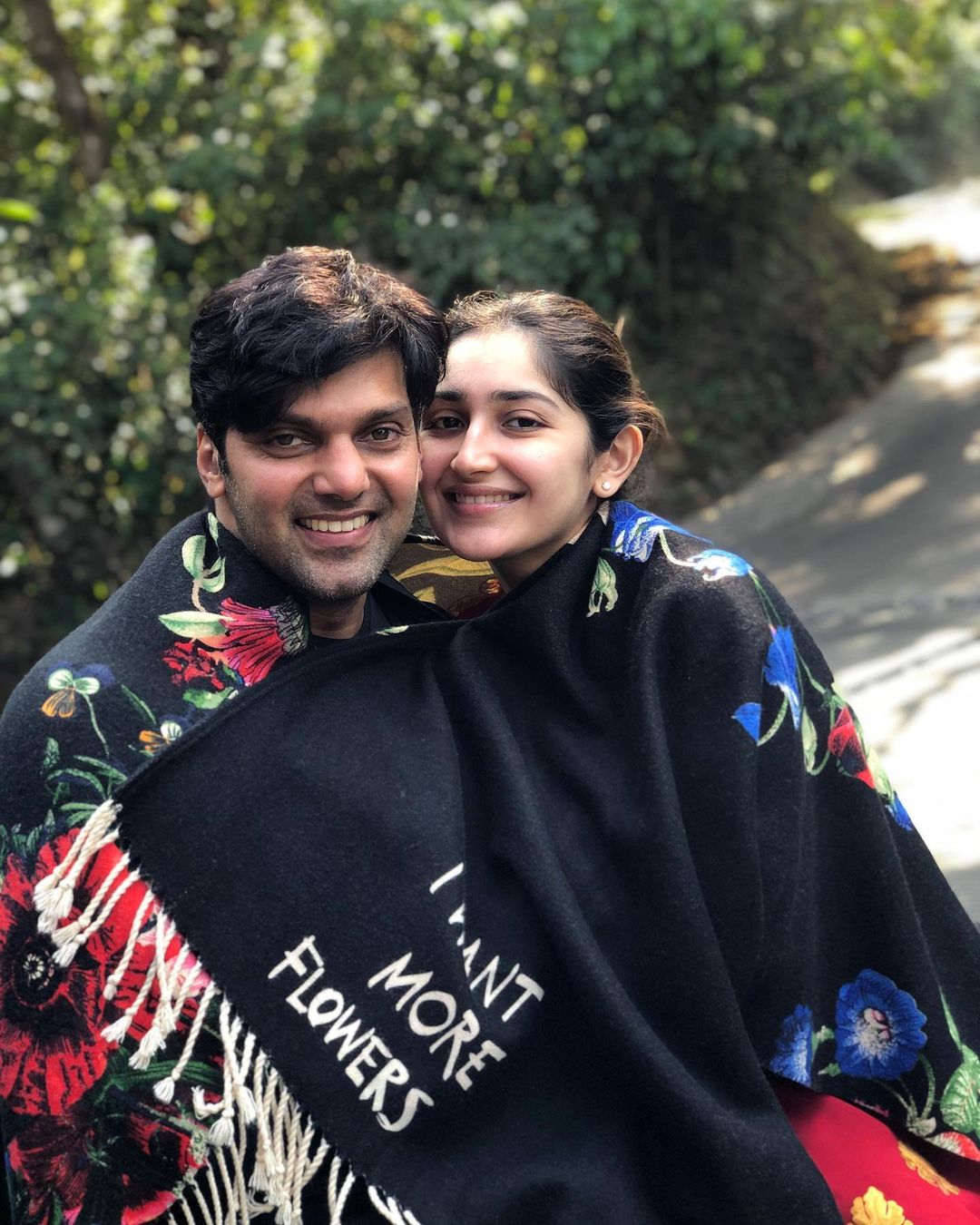  நடிகை சாயிஷா ( Image : Instagram @sayyeshaa)