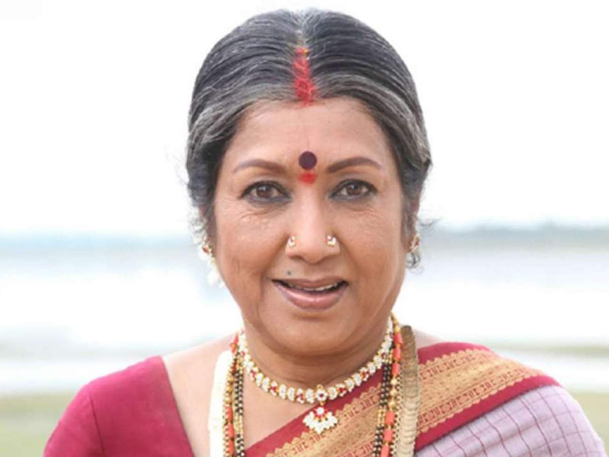  ,[object Object],பழம்பெரும் நடிகை ஜெயந்தி கடந்த ஜூலை 26-ல் தேதி பெங்களூருவில் உடல்நலக்குறைவால் மரணமடைந்தார். இவர் தமிழ், தெலுங்கு, கன்னடம், மலையாளம், இந்தி உள்ளிட்ட பல மொழி திரைப்படங்களில் நடித்தவர் ஜெயந்தி. 1960-ல் வெள்ளித்திரைக்கு வந்த நடிகை ஜெயந்தி 1980-கள் வரை முன்னணி நடிகையாக இருந்தர். சுமார் 500-க்கும் மேற்பட்ட படங்களில் நடித்துள்ள இவர் 6 முறை மாநில அரசுகளின் விருதுகளை பெற்றுள்ளார். தவிர மதிப்புமிக்க விருதான டாக்டர் ராஜ்குமார் வாழ்நாள் சாதனையாளர் விருதை பெற்றுள்ளார்.