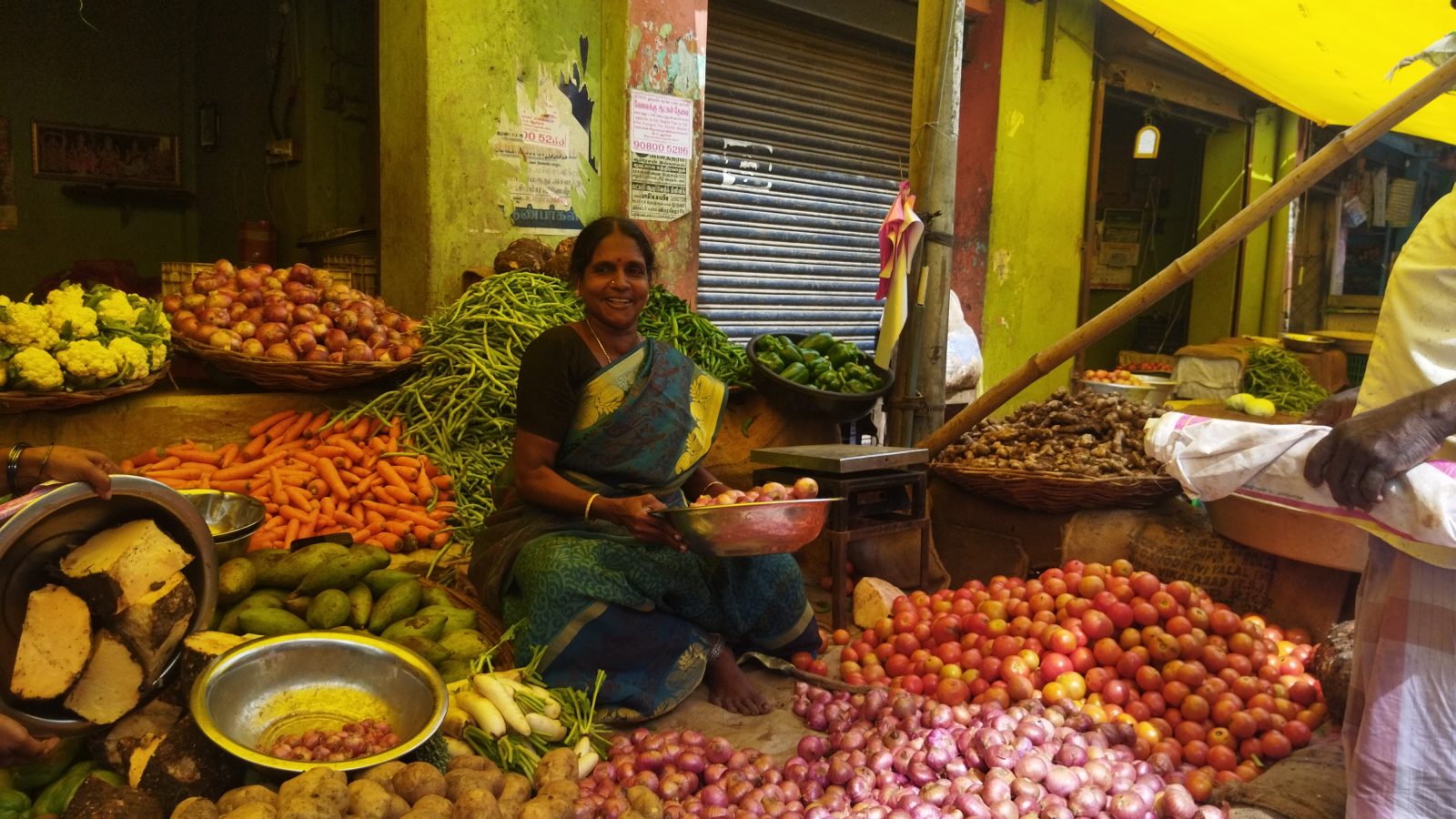விழுப்புரம் : இன்றைய உழவர் சந்தையின் காய்கறி விலை நிலவரம்
