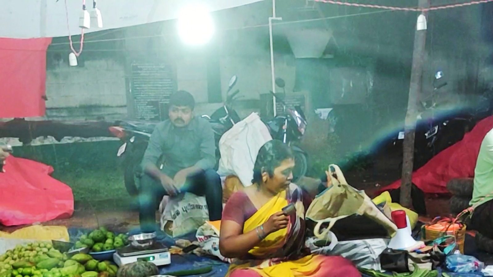 தேனி உழவர் சந்தையில் காய்கறிகளின் விலை நிலவரம் ( டிசம்பர் 12)