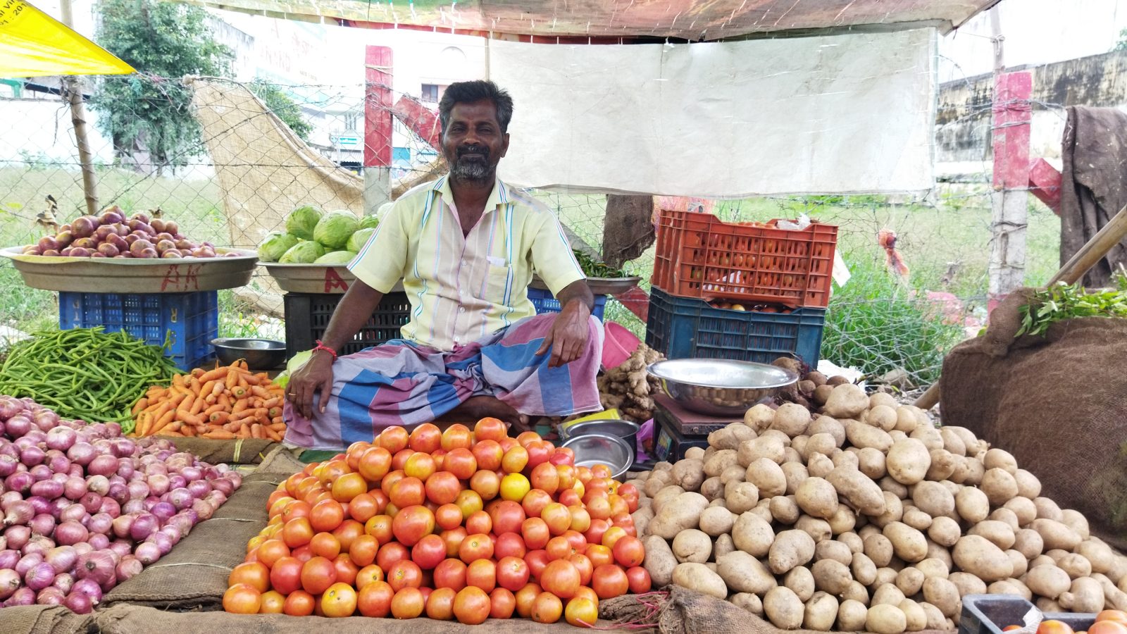 விழுப்புரம் : இன்றைய உழவர் சந்தையின் காய்கறி விலை நிலவரம்