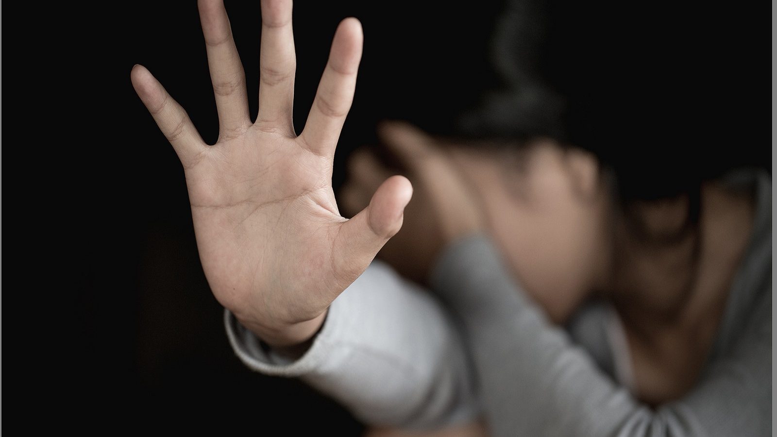 'உறவினர்கள், ஆசிரியர்கள் என யாரையும் நம்பக்கூடாது'  கடிதம் எழுதிவிட்டு 11-ஆம் வகுப்பு மாணவி தற்கொலை