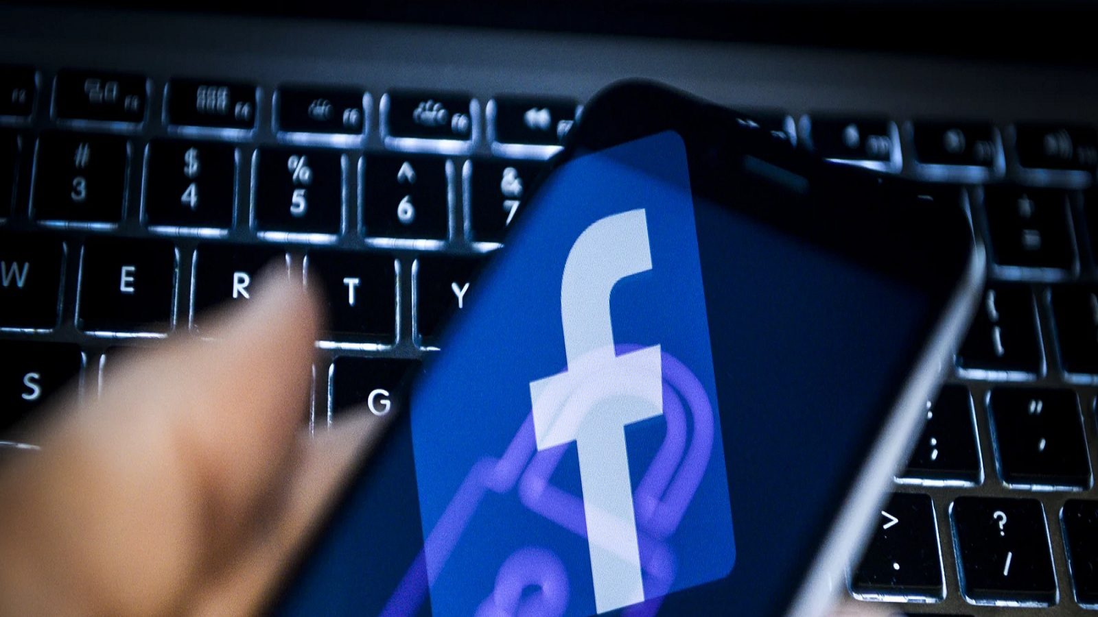 ஹேக்கர்களிடமிருந்து ஃபேஸ்புக் அக்கவுண்ட்களுக்கு கூடுதல் பாதுகாப்பை வழங்கும் Facebook Protect