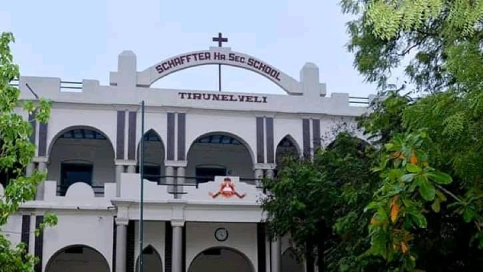 நெல்லையில் அரசு உதவிபெறும் பள்ளியில் சுவர் இடிந்து 2 மாணவர்கள் பலி