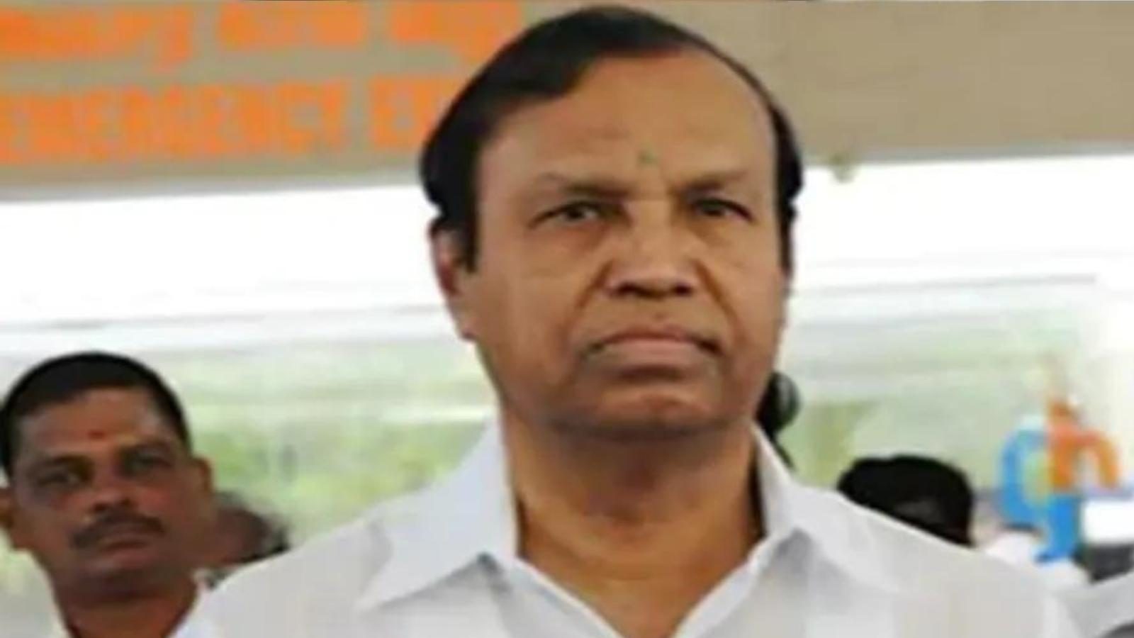 மக்களை அலைக்கழிக்கும் அதிகாரிகள் தவறுகளை திருத்திக்கொள்ள வேண்டும் - டி.ஆர். பாலு