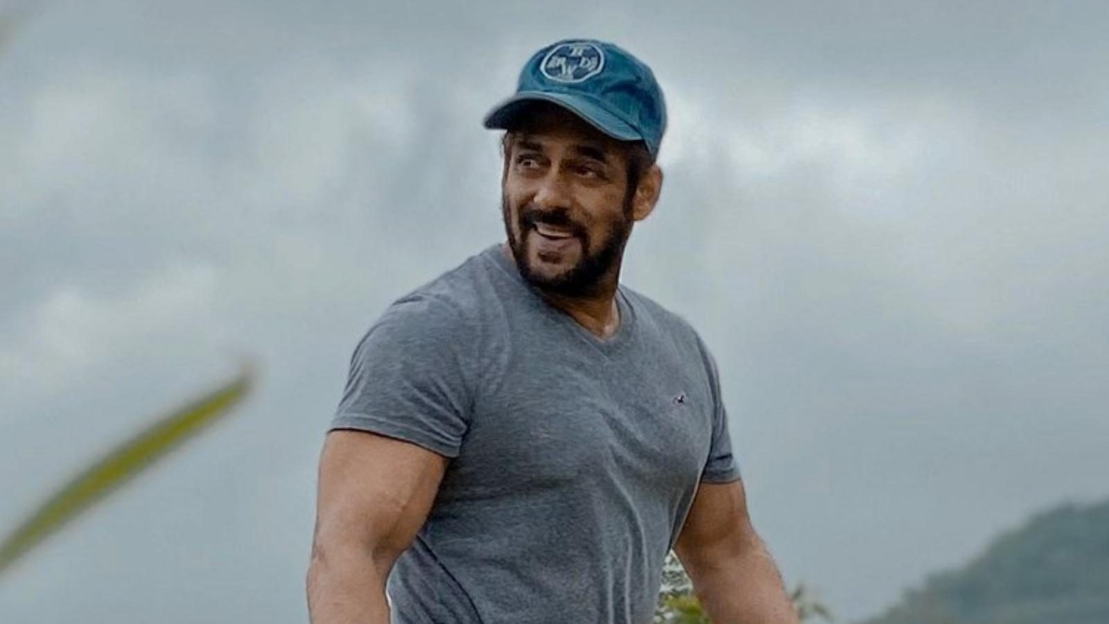 Salman Khan Snake Bite: பாலிவுட் சூப்பர் ஸ்டார் சல்மான் கானை பாம்பு கடித்தது.. மருத்துவமனையில் அனுமதி