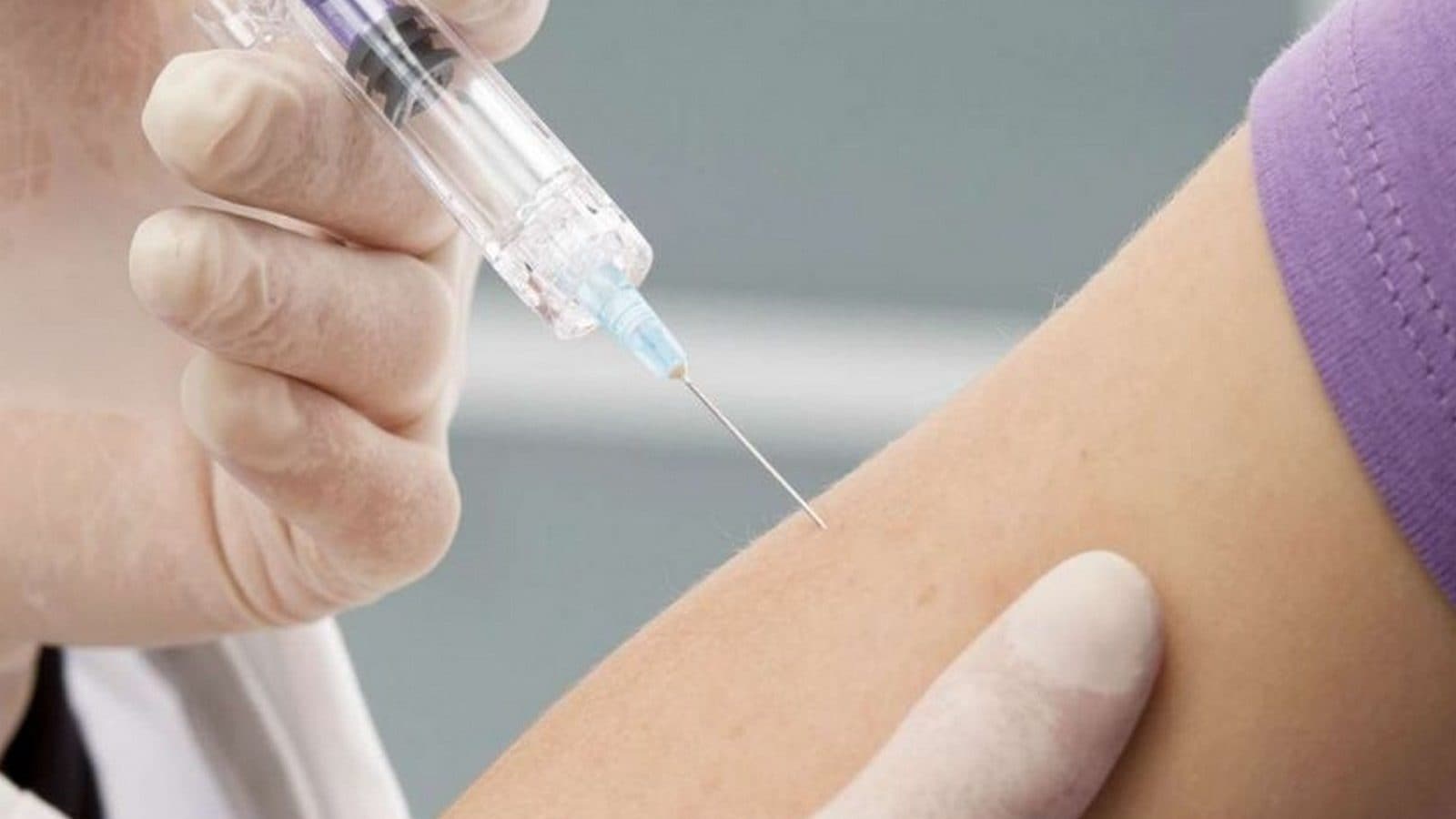 கொரோனா பாதித்தவர்கள் எப்போது தடுப்பூசி போட வேண்டும்? மத்திய அரசு அறிவுரை!