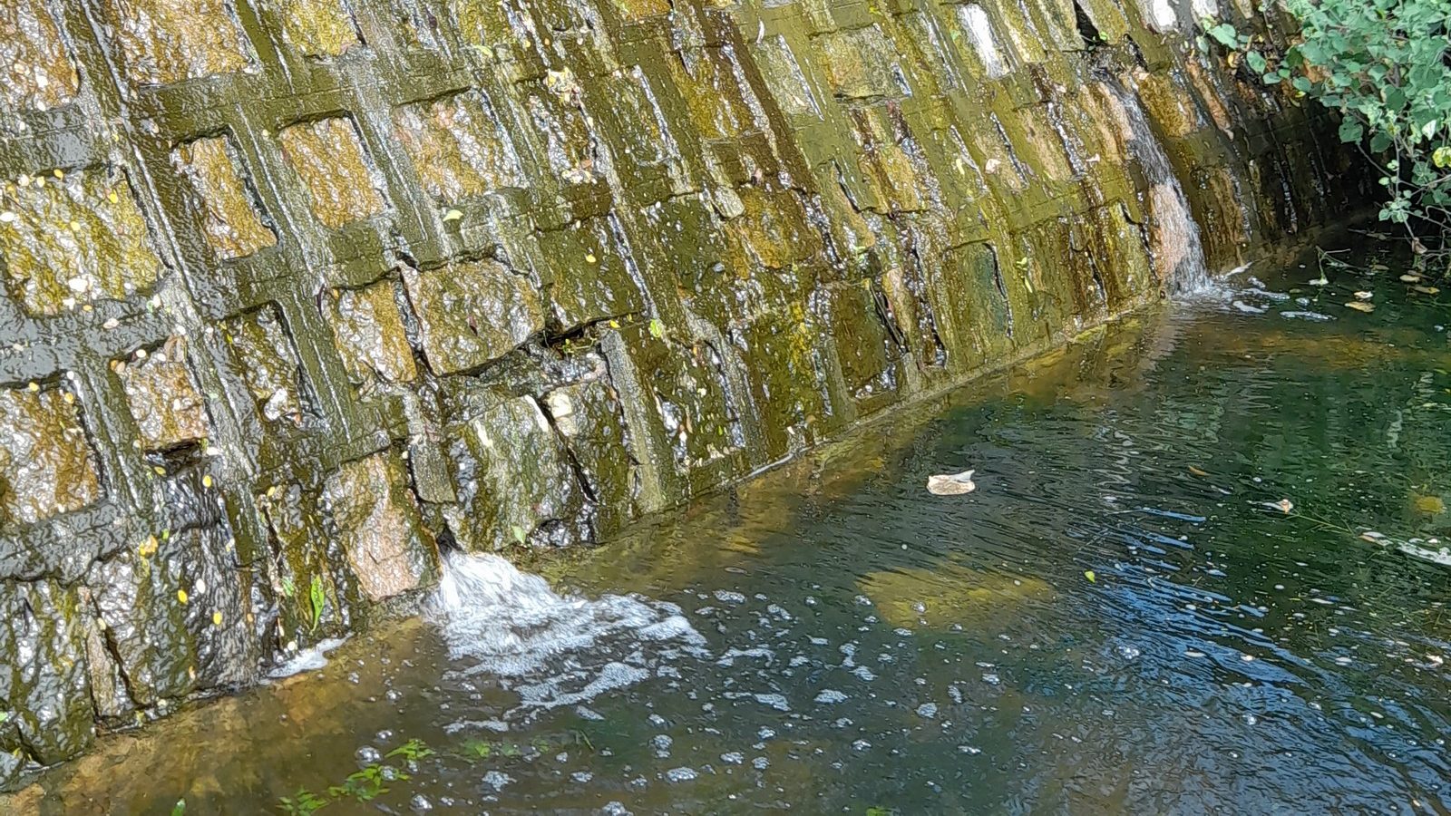 நாமக்கல்: தடுப்புச்சுவர் இடிந்து விழும் அபாயம் - காத்திருக்கும் உயிராபத்து