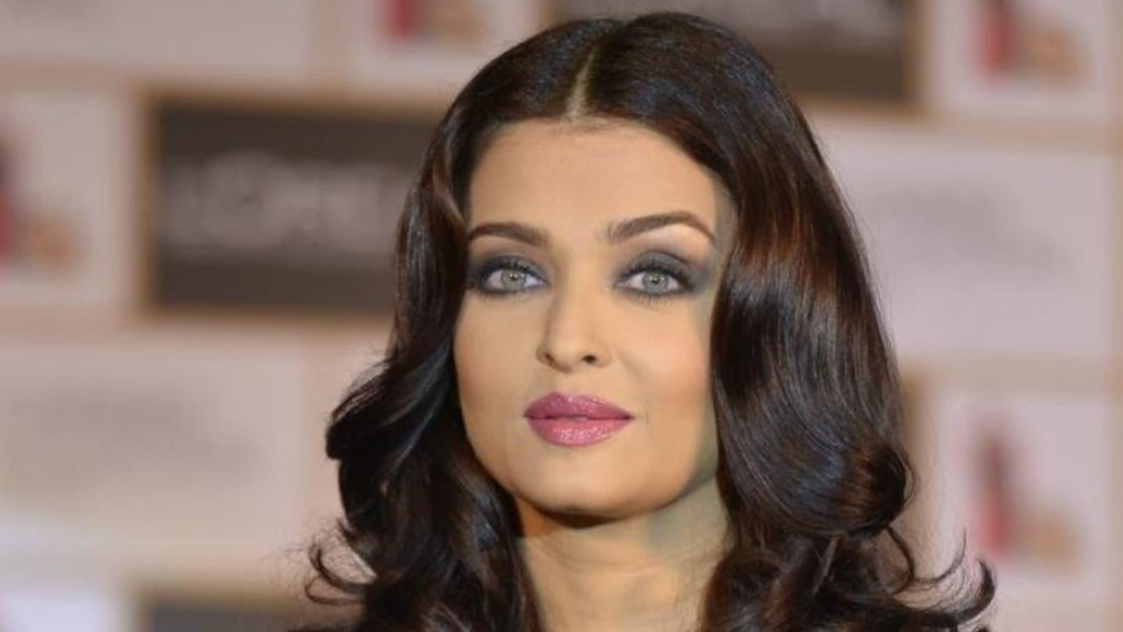 பனாமா பேப்பர்ஸ் வழக்கு : விசாரணைக்கு நேரில் ஆஜராக நடிகை ஐஸ்வர்யா ராய்க்கு சம்மன்