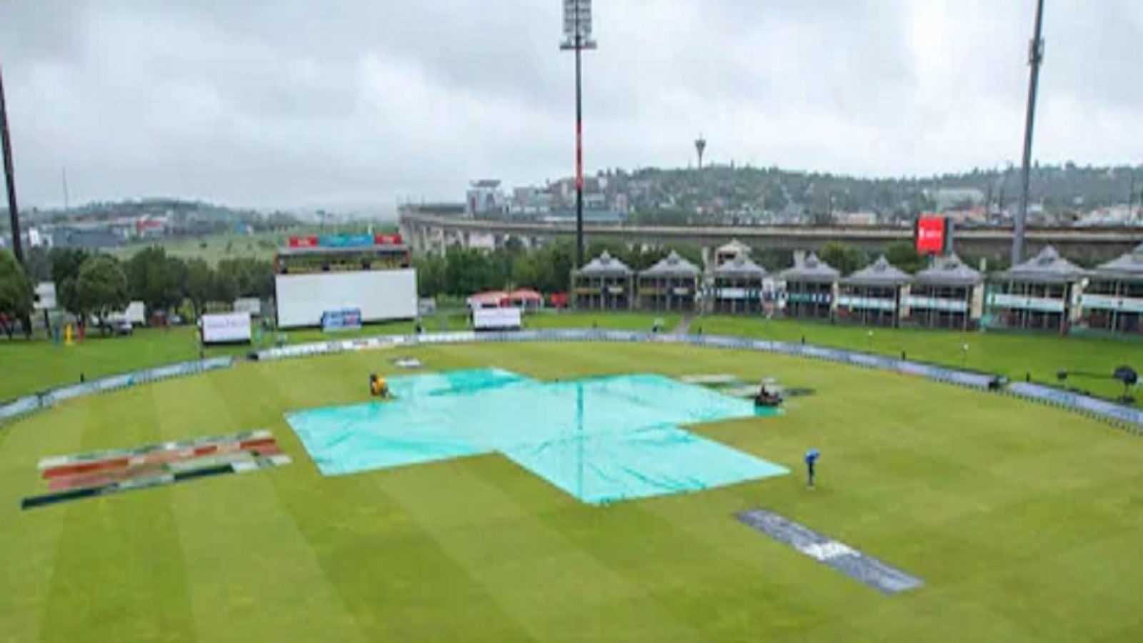 தென் ஆப்பிரிக்காவை 1 மணி நேரத்துக்குள்ள காலி செய்யணும்-இல்லேன்னா எஸ்கேப்தான்!