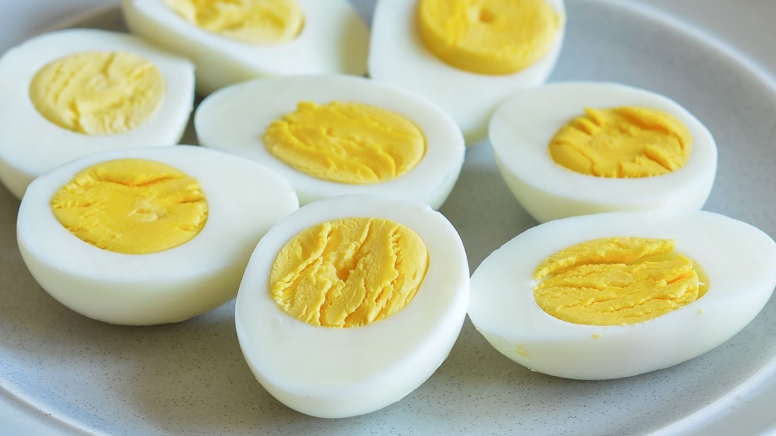 இதய நோய் முதல் மூளை ஆரோக்கியம் வரை.... வேக வைத்த முட்டையில் கிடைக்கும் நன்மைகள்!