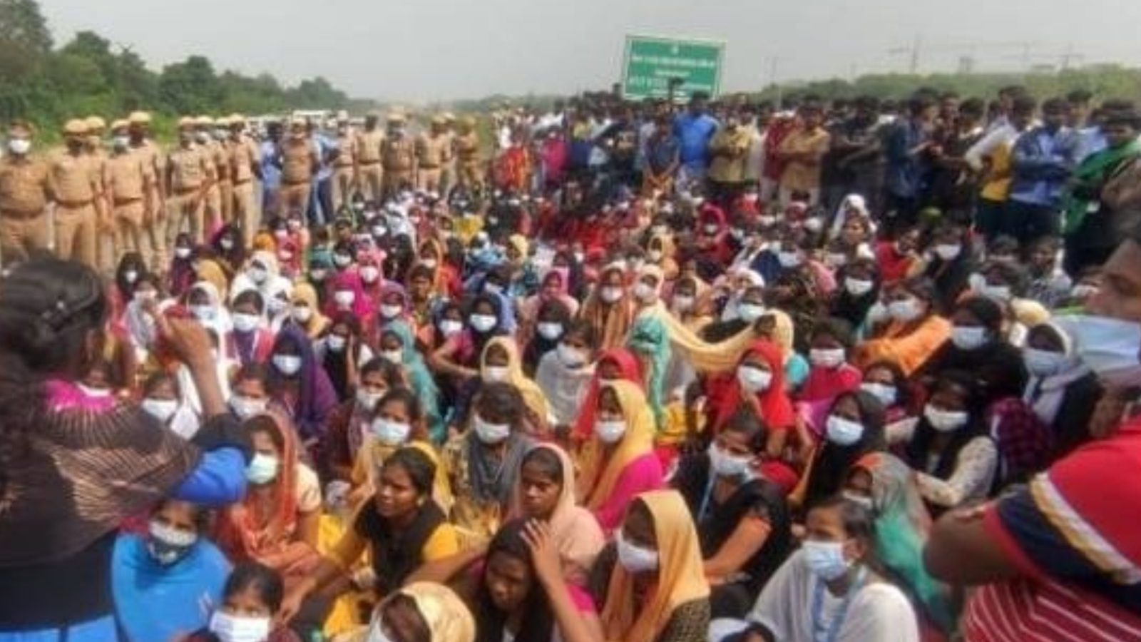 தொழிலாளர்களுக்கான அடிப்படை வசதிகளை ஃபாக்ஸ்கான் நிறுவனம் உறுதி செய்ய வேண்டும் : தமிழக அரசு அறிவுறுத்தல்