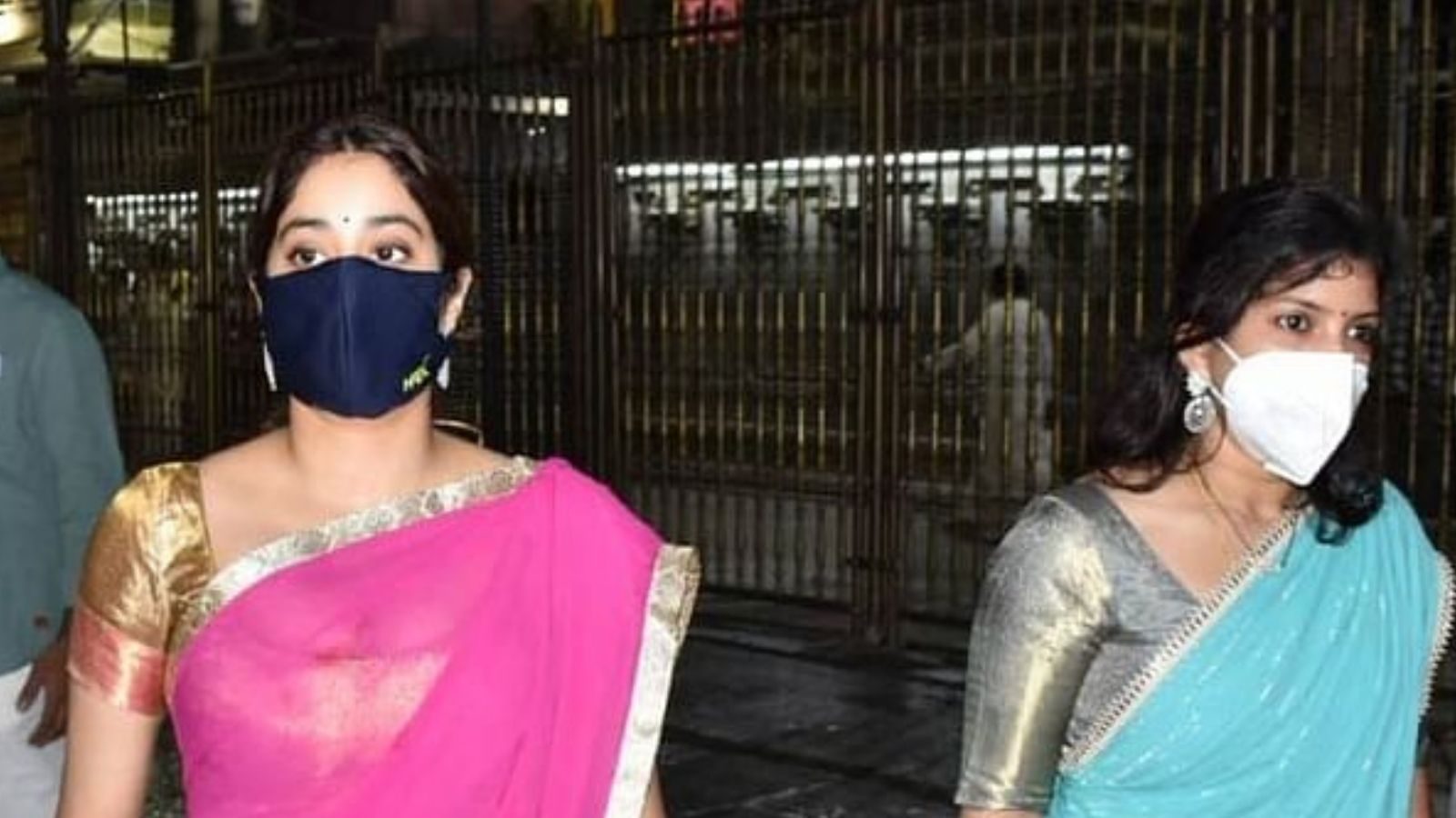 பாரம்பரிய உடையில் திருப்பதி சென்ற ஜான்வி கபூர் - வைரலாகும் படங்கள்