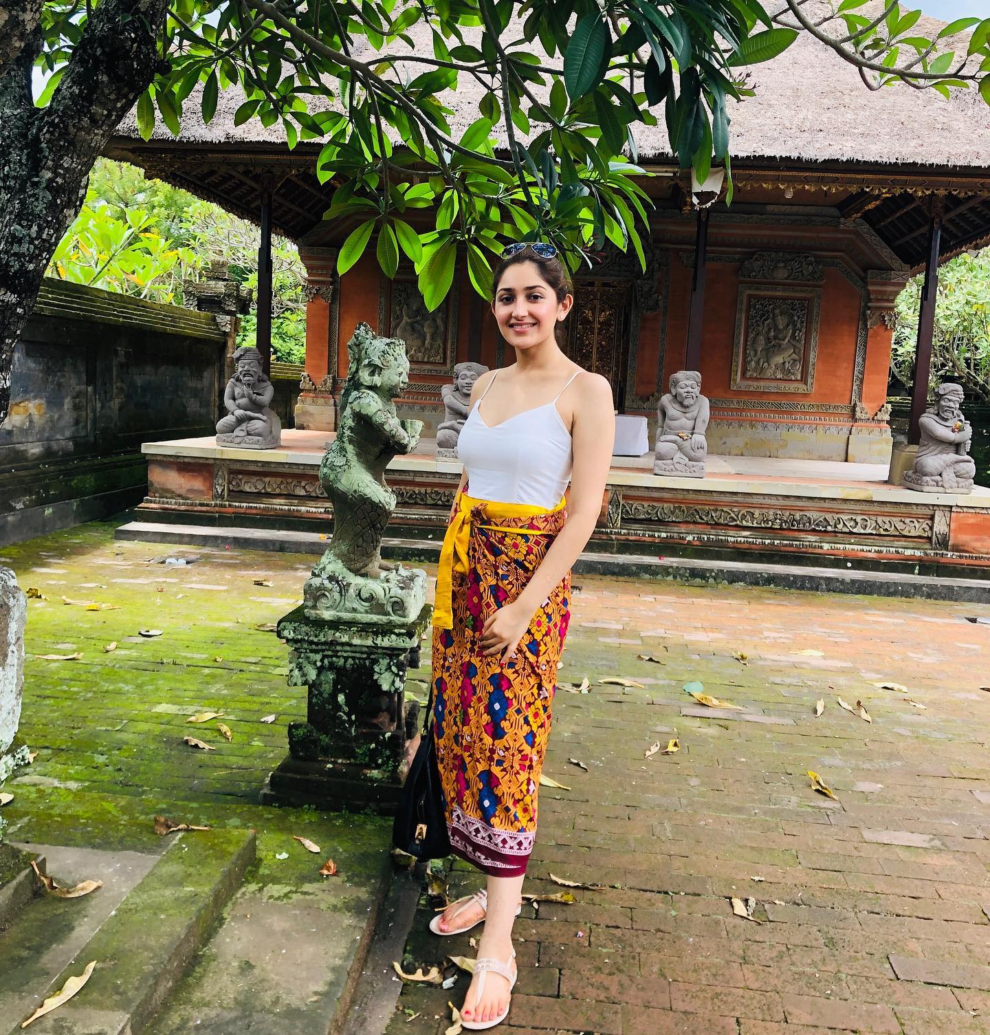  நடிகை சாயிஷா ( Image : Instagram @sayyeshaa)
