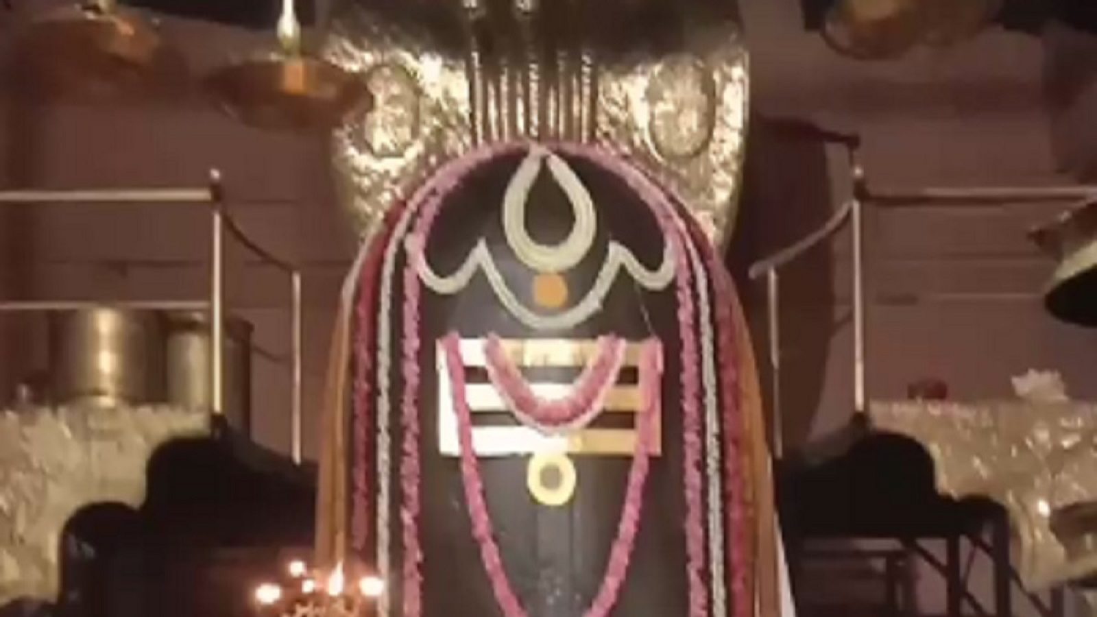 பிரதோஷத்தின் வகைகளும்... அன்று சிவனை வணங்குவதால் கிடைக்கும் பலன்களும்...