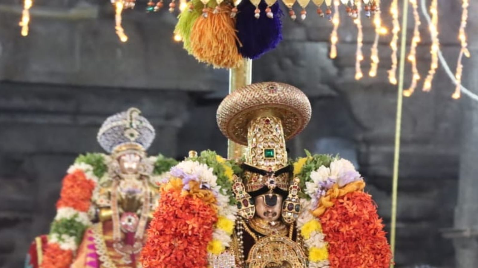 ஸ்ரீரங்கம் வைகுண்ட ஏகாதசி 5-ம் நாள் உற்சவம்... ரத்தின பாண்டியன் கொண்டையணிந்து காட்சியளித்த பெருமாள்...