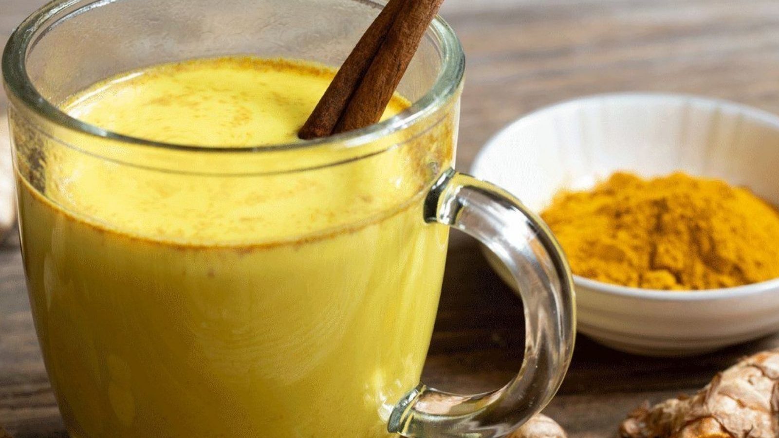 வயிறு உப்புசம் முதல் நோய் எதிர்ப்பு சக்தி வரை... மஞ்சள் பாலில் உள்ள மருத்துவ குணங்கள் பற்றி தெரிந்துகொள்ளுங்கள்