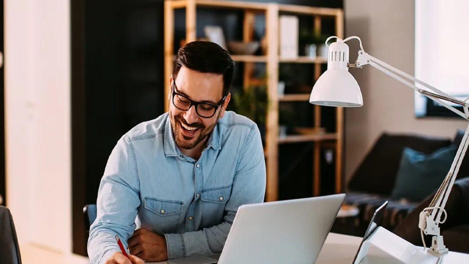 மாலை 6 மணிக்கு அலுவலக வேலை முடித்த பிறகு வெட்டியாக இருக்கிறீர்களா? இனி உங்களை மேம்படுத்த இதை பண்ணுங்க!