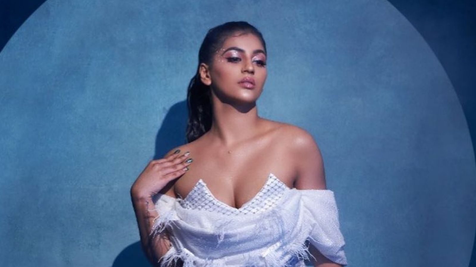 நடிகை யாஷிகா ஆனந்த் லேட்டஸ்ட் போட்டோ ஷூட் வைரல்..