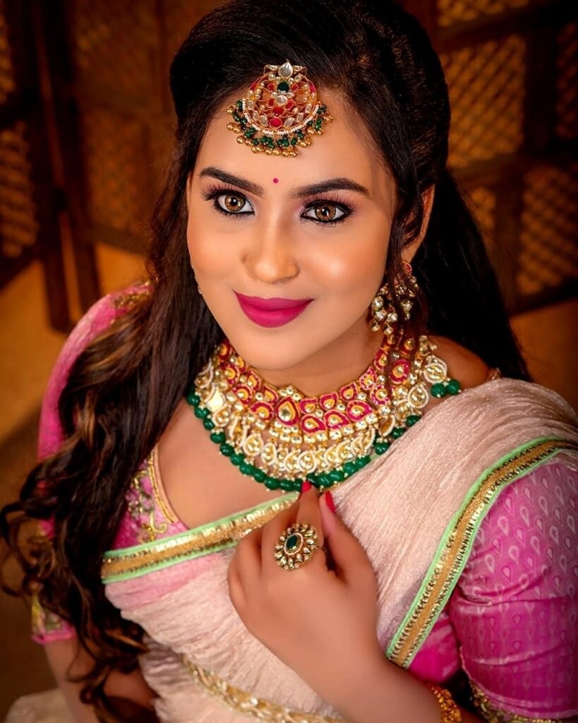 சூப்பர் குயின்' ரியாலிட்டி நிகழ்ச்சியில் கலந்து கொள்ள போகும் 12 சின்னத்திரை  பிரபலங்கள்!