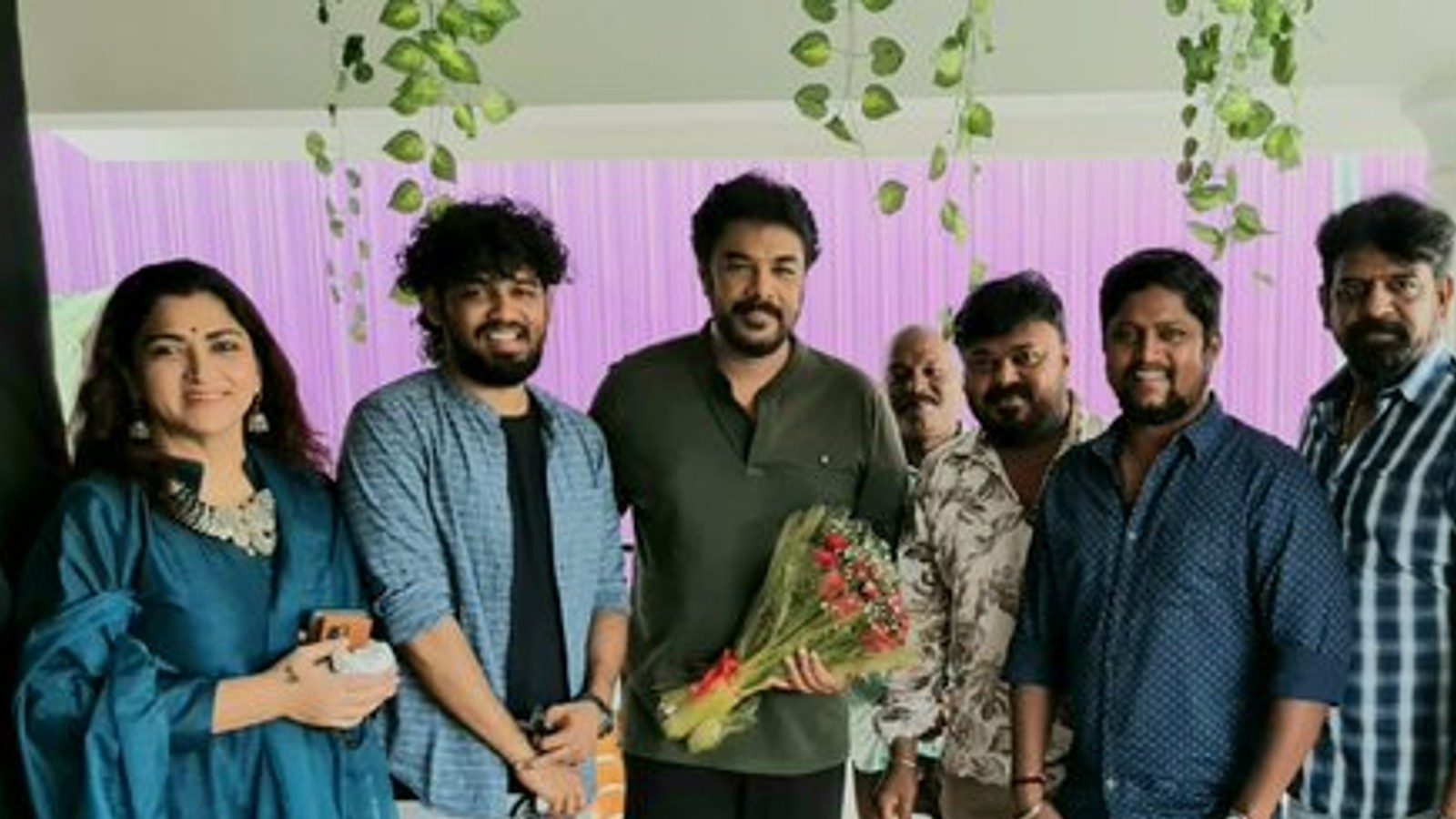 தலைநகரம் 2 படப்பிடிப்புத்தளத்தில் பிறந்தநாள் கொண்டாடிய சுந்தர் சி.