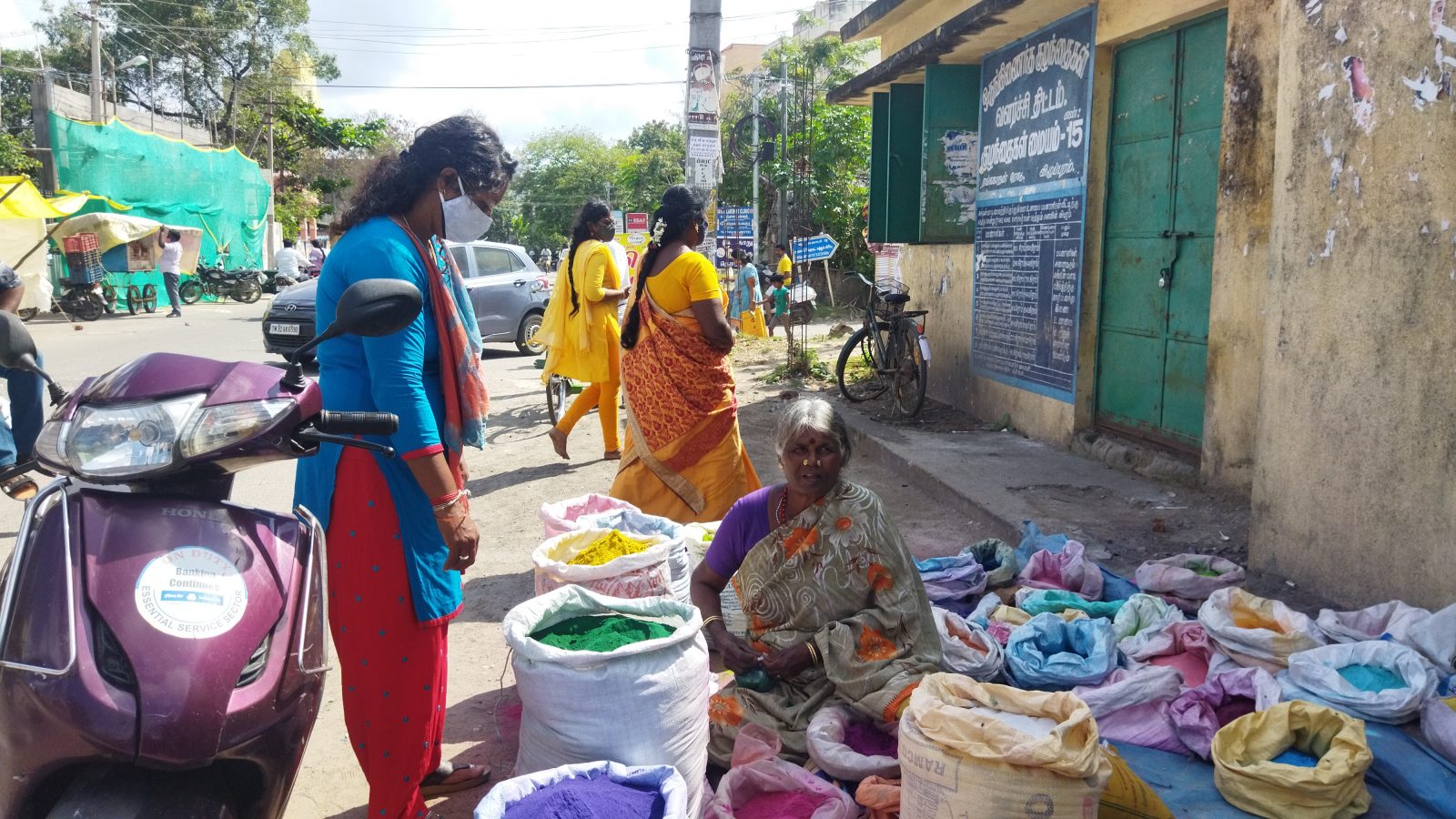 விழுப்புரம் : விதவிதமான கலர் பொடிகள் - விற்பனையோ படு ஜோர்