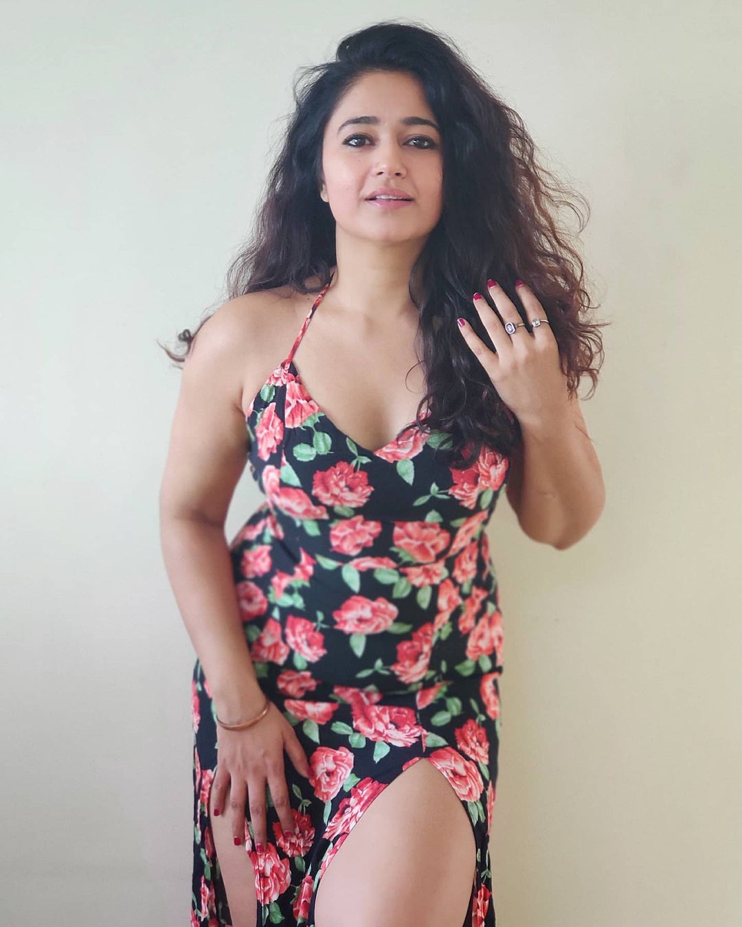  நடிகை பூனம் பஜ்வா ( Image : Instagram @poonambajwa555)