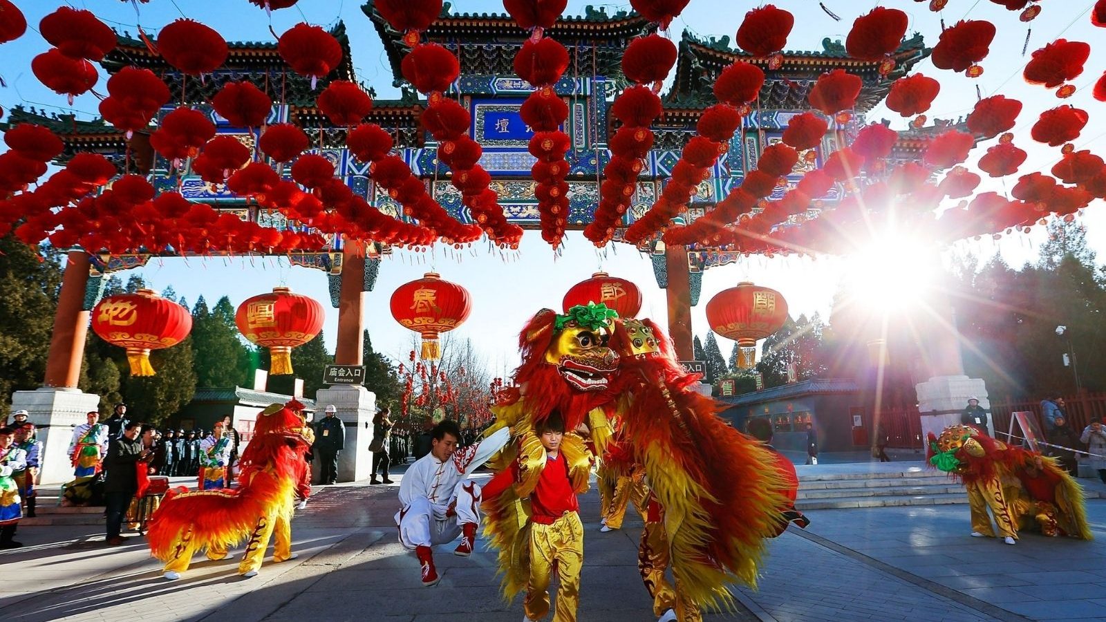 சீன நாட்டின் பாரம்பரிய வசந்தகால புத்தாண்டை வரவேற்க தயாராகும் பிரமாண்ட ஏற்பாடுகள்!