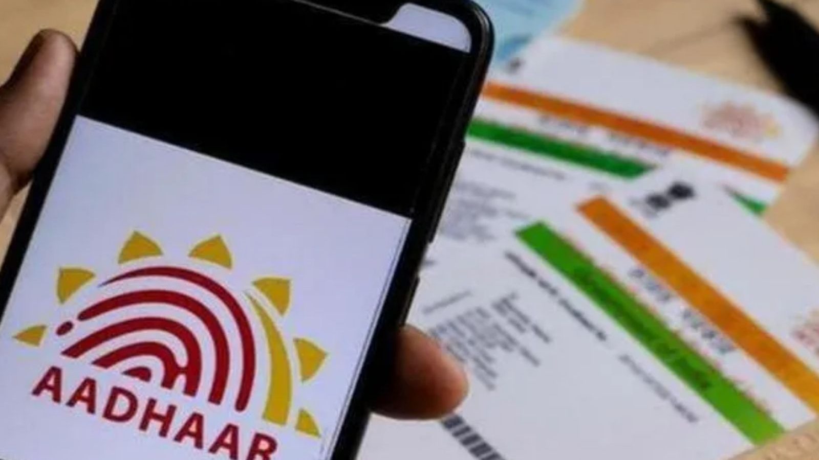 உங்கள் ஆதார் அட்டையின் விவரங்களை எத்தனை முறை மாற்றிக் கொள்ளலாம் - தெரிந்து கொள்ளுங்கள்