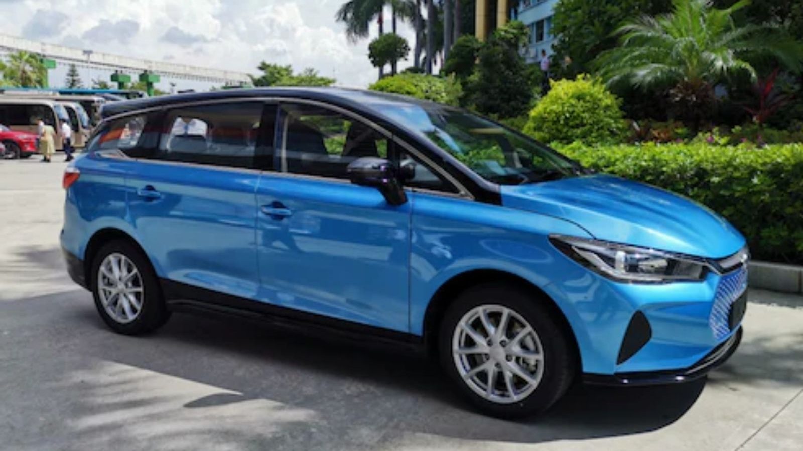 இந்தியாவில் உள்ள பி2பி வாடிக்கையாளர்களுக்கு முதல் பேட்ச் எலெக்ட்ரிக் கார்களை வழங்குகிறது பிஒய்டி நிறுவனம்