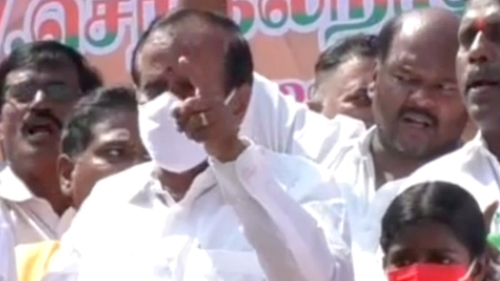 பொங்கலுக்கு வழங்கப்பட்ட புளியில் பல்லி, தரமற்ற பொருட்கள் : விசாரணை நடத்த ஹெச்.ராஜா கோரிக்கை