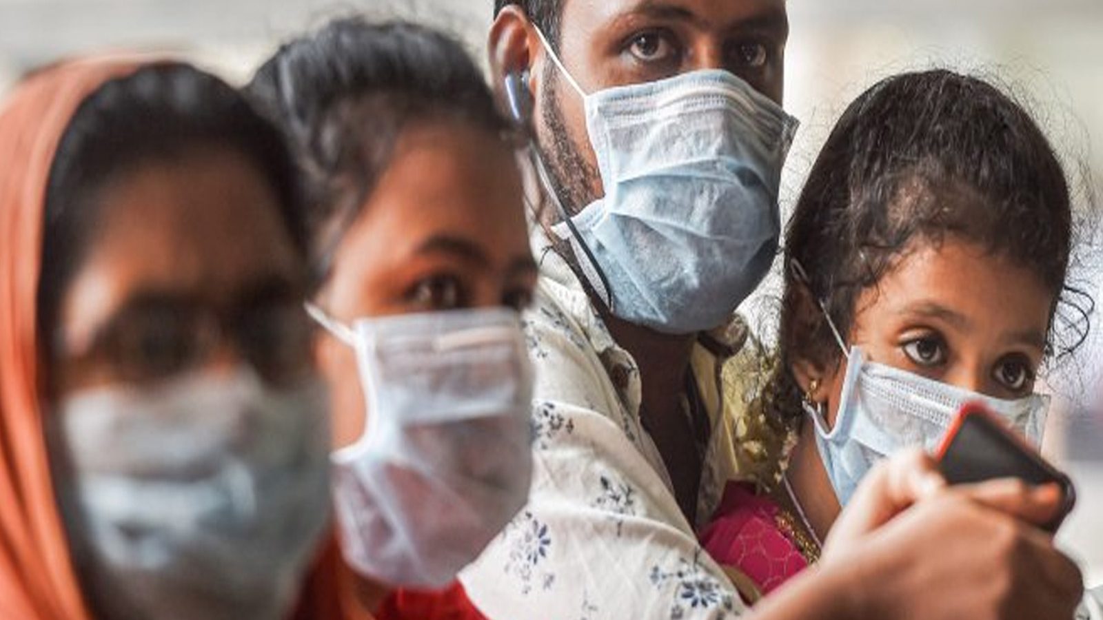 இனி முகக்கவசம் அணிவது கட்டாயமில்லை.. கொரோனா கட்டுப்பாடுகளை நீக்கிய மகாராஷ்டிரா அரசு!