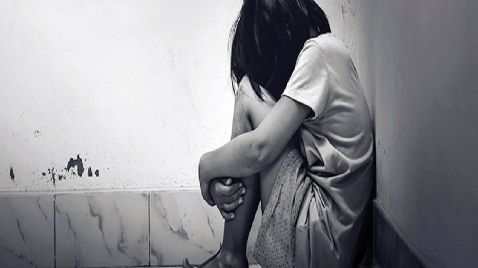 வக்கிர புத்தி படைத்த தந்தையால் மைனர் சிறுமிக்கு சேர்ந்த அவலம்!!