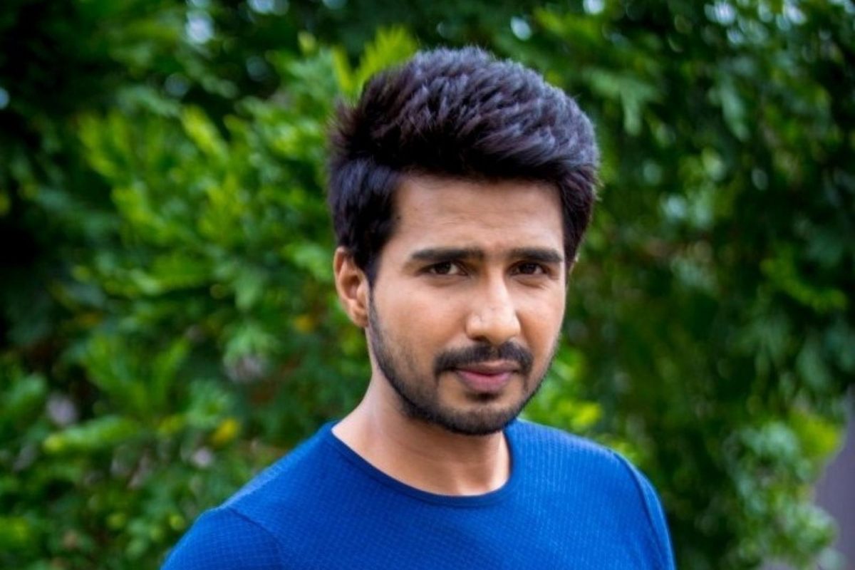 நடிகர் விஷ்ணு விஷால் கொரோனா பாதிப்பிலிருந்து மீண்டு வந்து தனது அனுபவத்தை சமூக வலைதளங்களில் பகிர்ந்துள்ளார். 
