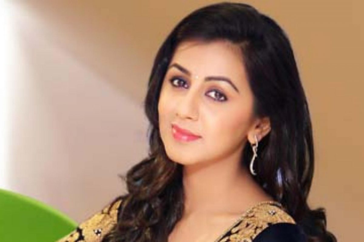 பணியாளர் தனுஷ் மீது மேற்படி நடவடிக்கை வேண்டாமென நிக்கிகல்ராணி புகாரை வாபஸ் பெறவுள்ளதாக தகவல் வெளியாகியுள்ளது.

