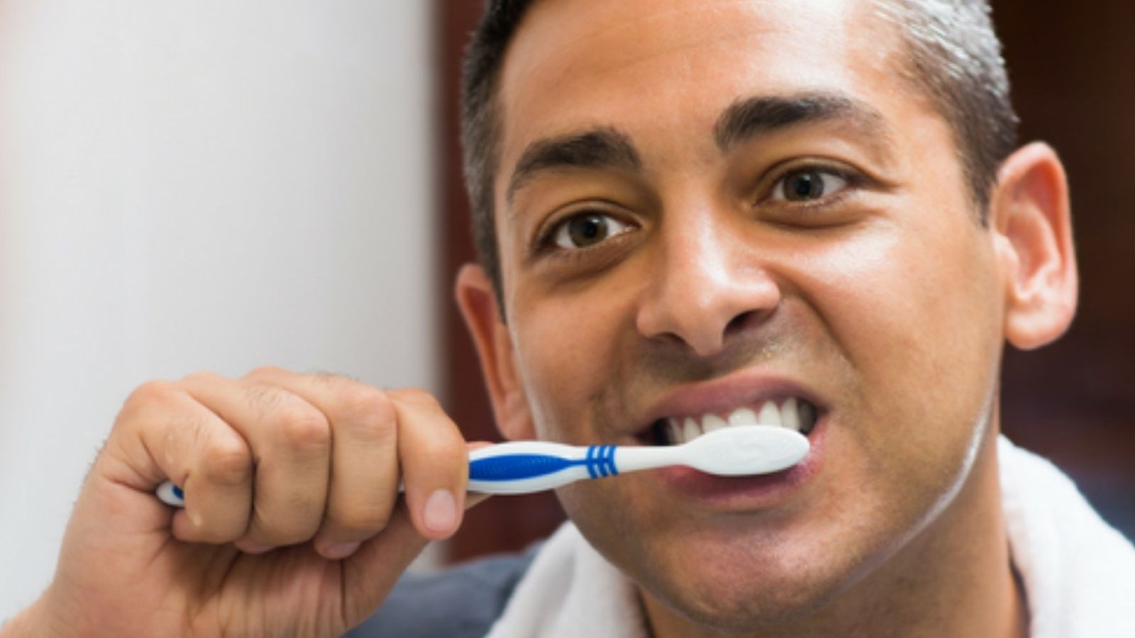 நீங்கள் இந்த நேரத்தில் பல் துலக்கினால் உங்க ஆயுள் அதிகரிக்குமாம் - ஆய்வு