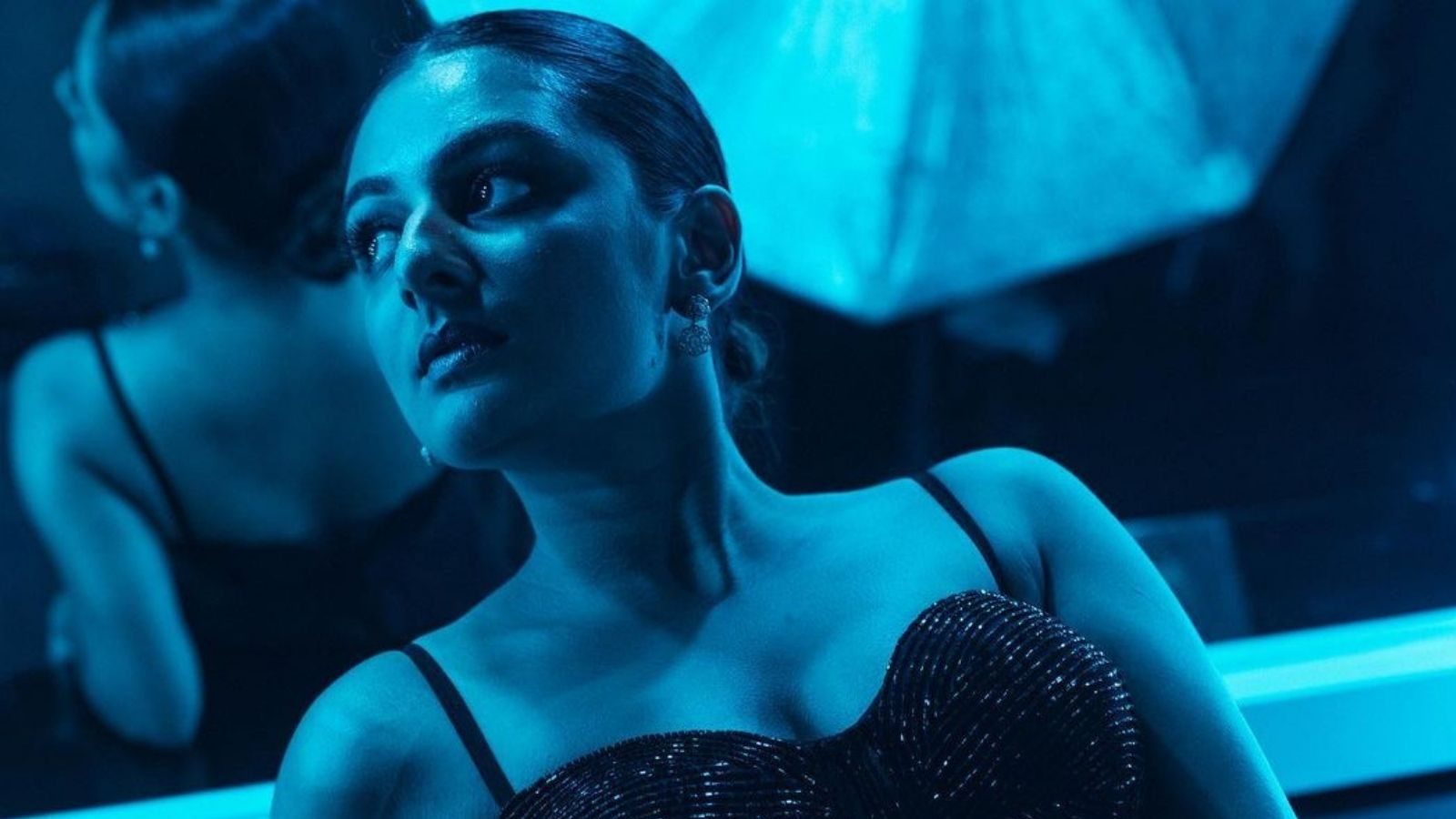 பாபநாசம் பட நடிகை எஸ்தரின் ஹாட் போட்டோ ஷூட்..