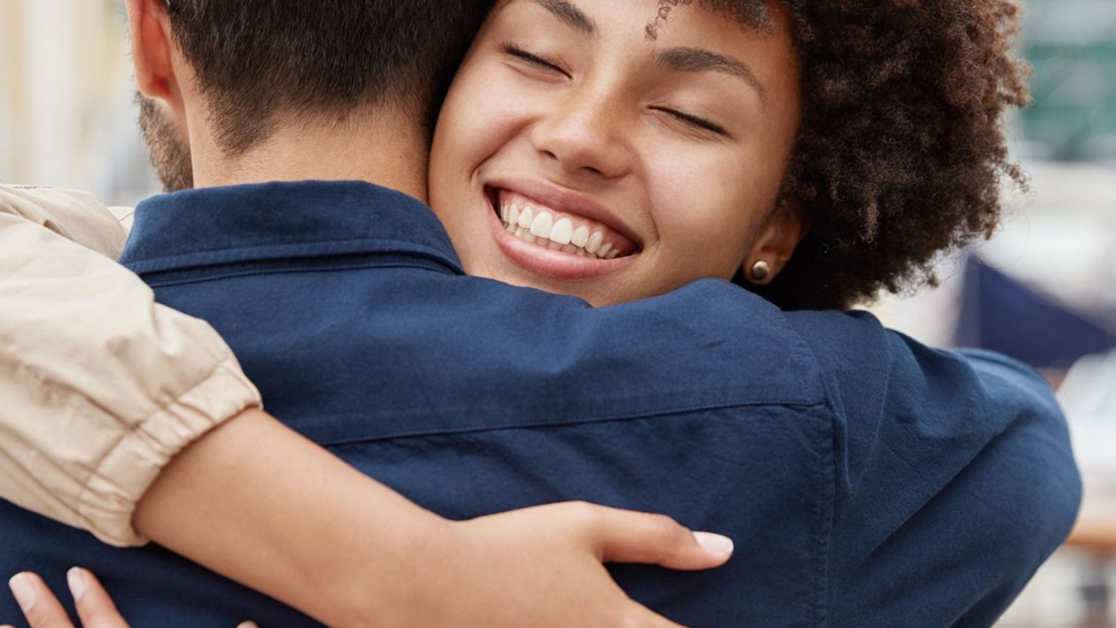 National Hugging Day 2022 : கட்டி அணைக்கும் தினத்தின் பின்னால் உள்ள கதையும், முக்கியத்துவமும்..!