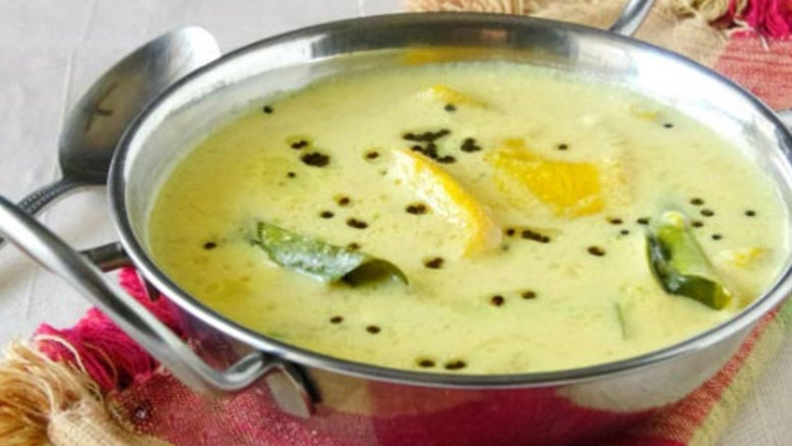 மணமணக்கும் மாம்பழ மோர்குழம்பு செய்ய ரெசிபி!