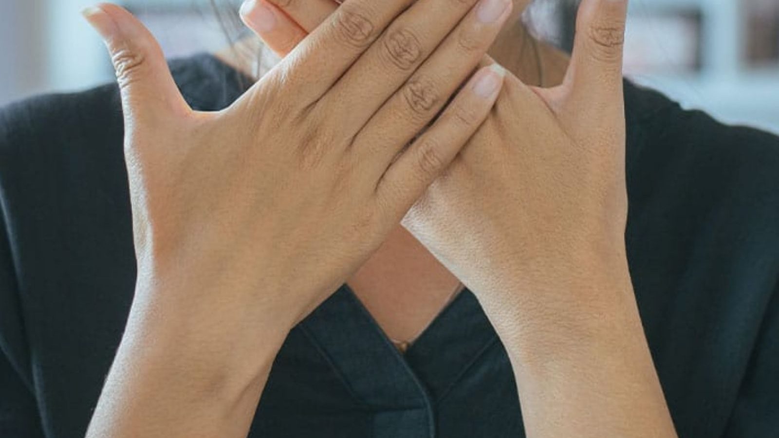 வாய் துர்நாற்றத்தால் அவதிப்படுகிறீர்களா..? இந்த  ஆயுர்வேத டிப்ஸுகளை பின்பற்றி பாருங்கள்