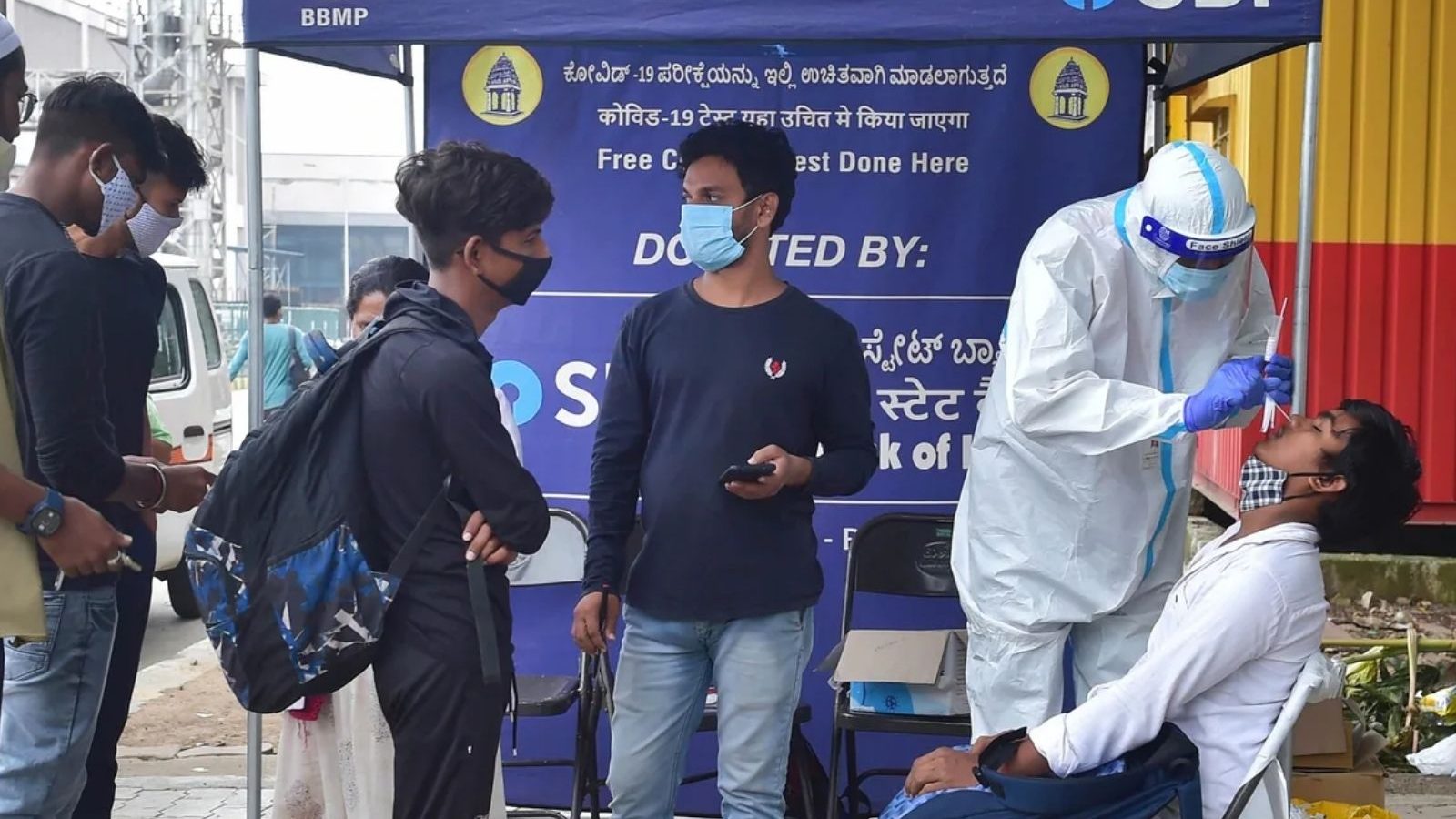 இதை பின்பற்றினால் மூன்று மாதங்களுக்குள் கோவிட் பரவல் நீங்கி விடும் - புற்றுநோயியல் நிபுணர்கள் கருத்து