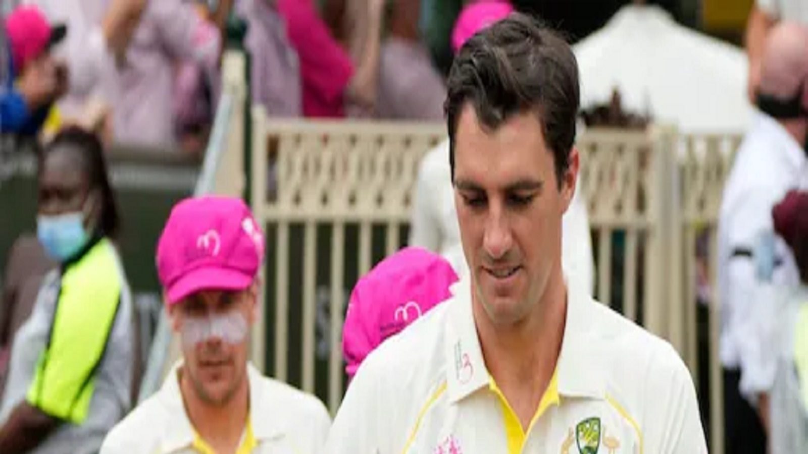 Pak vs Aus-ஆஸ்திரேலிய பந்து வீச்சின் ஆல் டைம் வீழ்ச்சி- அஞ்சிய பாகிஸ்தான்- செத்த பிட்ச் - கமின்ஸ் சாடல்