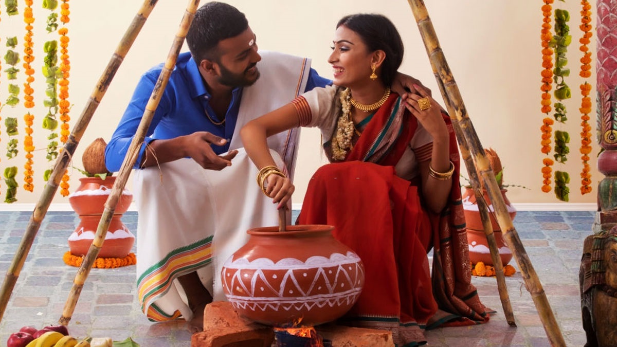  1. உணவு மற்றும் பானங்கள் : சுவையான உணவு மற்றும் பானங்கள் ஒவ்வொரு பண்டிகையின் போது முக்கியமான ஒன்றாகும். இந்த ஆண்டு, கொரோனா வைரஸ் பரவல் அதிகரித்து வருவதால், ஆரோக்கியமான உணவுகளை சமைத்து பரிமாறலாம். உங்கள் உணவு பட்டியலில் நோய் எதிர்ப்பு சக்திகள் நிறைந்த காய்கறிகள், பழங்கள் இருப்பதை உறுதி செய்து கொள்ளுங்கள்.