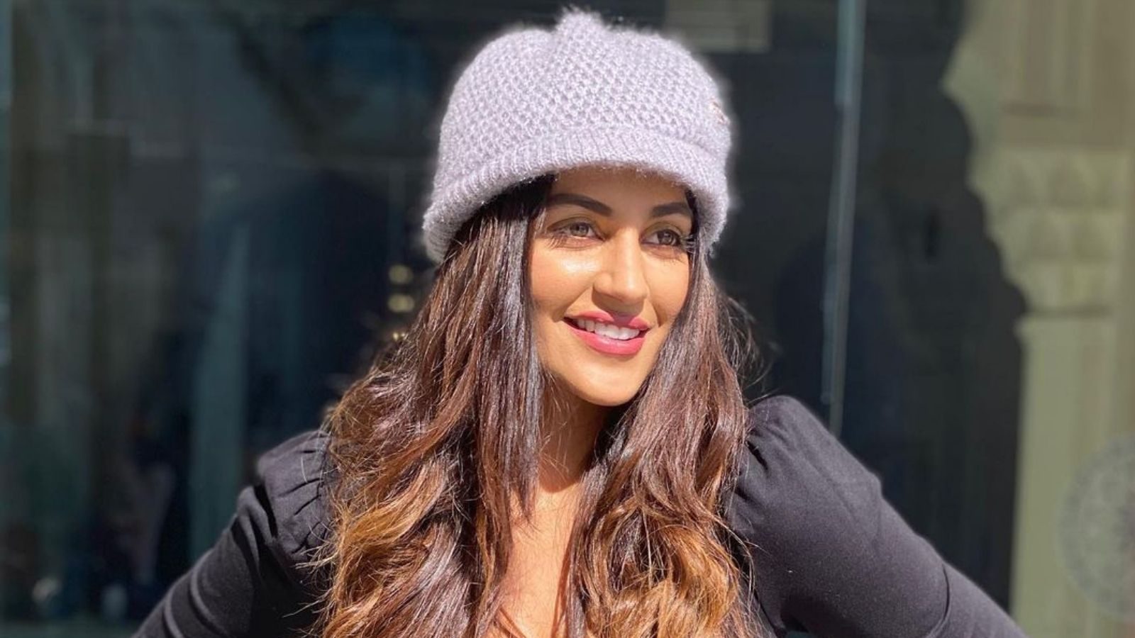 பார்பி டால் ஹேர் ஸ்டைலில் யாஷிகா ஆனந்த் - போட்டோஸ்