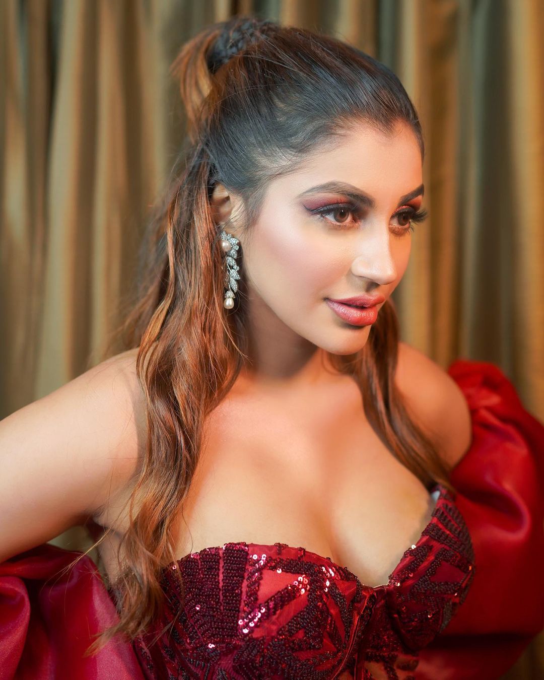  நடிகை யாஷிகா ஆனந்த் ( Image : Instagram @yashikaaannand)